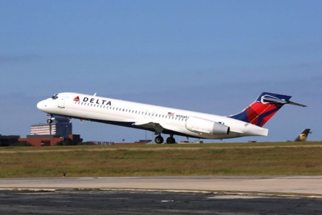 Chez Delta Airlines, le trafic aérien revient progressivement à la normale, mais d’autres suspensions sont à prévoir. Crédit : D.R. 