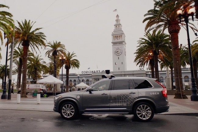 Fin 2016, Uber avait commenc  tester ses voitures autonomes  San Francisco (ci-dessus le 14 dcembre) avant d'tre stopp dans son lan par les autorits locales. (crdit : Uber)