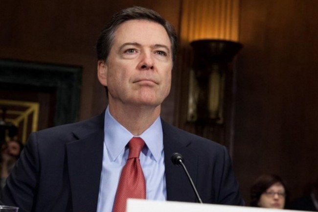 James Comey, directeur du FBI, tentent de rassurer les entreprises sur la prsence de backdoors dans les produits informatiques qui pourraient tre exploits  des fins d'espionnage. (crdit : FBI)