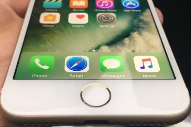 L'iPhone 7 est concern par la faille WiFi et ligible pour la mise  jour iOS 10.3.1. (crdit : Susie Ochs)