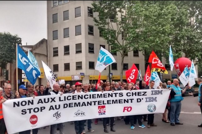 Plusieurs centaines de salaris du sige social d'IBM France  Bois-Colombes avaient rpondu  l'appel lanc par l'intersyndicale pour protester contre le PSE en cours. Crdit : D.R. 