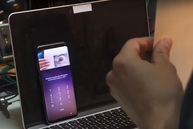 Simple gadget, le scanner d'iris du Galaxy S8 de Samsung n'a pas résisté très longtemps aux expérimentations des hackers du Chaos Computer Club. (Crédit D.R.)
