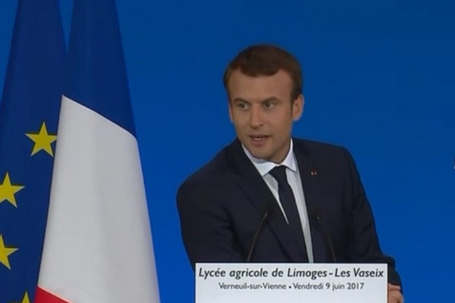 Lors d'une intervention à Limoges le 9 juin 2017, Emmanuel Macron a annoncé le recours à la 4G fixe pour achever la couverture en très haut débit du territoire français. (crédit : Elysee.fr)