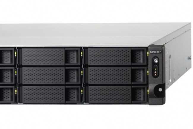 Les NAS au format rack TS-X53BU peuvent embarquer jusqu'à 12 unités de stockage. (crédit photo : QNAP).