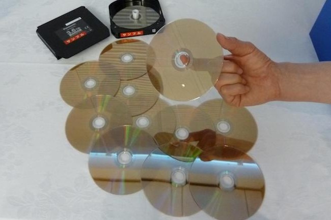 Les disques optiques de Panasonic sont exploits dans des cartouches pour augmenter la capacit de sauvegarde des systmes robotiss. (Crdit Panasonic)
