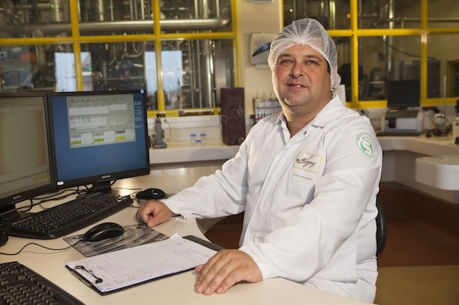 Les employés de Nigay peuvent désormais être formés à la cuisson des caramels grâce à des simulations. (Crédit Nigay)