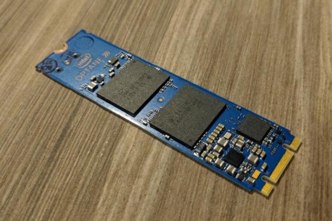 Le SSD Optane 800P d'Intel, dont la sortie est prvue dans quelques mois, sera propos en versions 58 et 118 Go. (Crdit : Gordon Mah Ung)