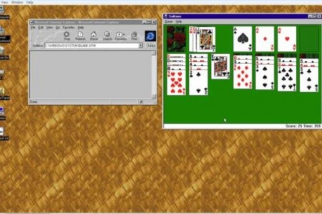 Les nostalgiques de Windows 95 peuvent exécuter d'anciens jeux populaires, comme Solitaire grâce à une app accessible sur Github. (Crédit : D.R.) 