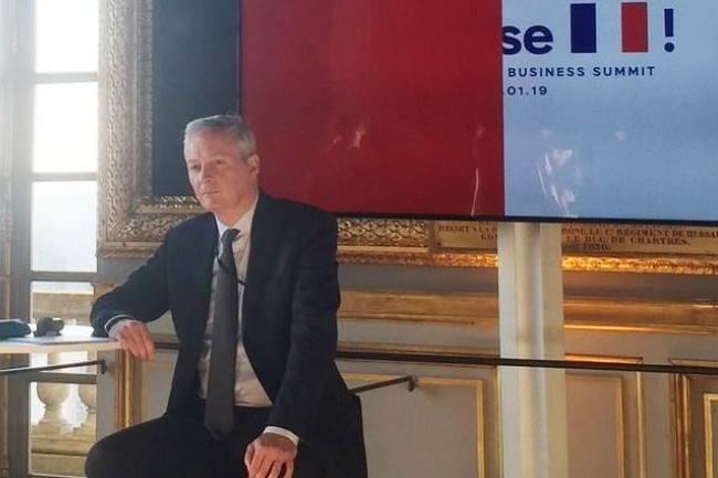 Le ministre de l'Economie Bruno Le Maire sur l'vnement Choose France le 21 janvier 2019 incite les entreprises  investir en France... tout en ne s'empchant pas de taxer les plus grandes du secteur numrique. (Crdit : Business France)