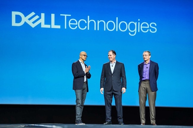 Satya Nadella, Michael Dell et Pat Gelsinger sont réunis pour présenter l'intégration de VMware sur Azure. (Crédit Photo : Dell)