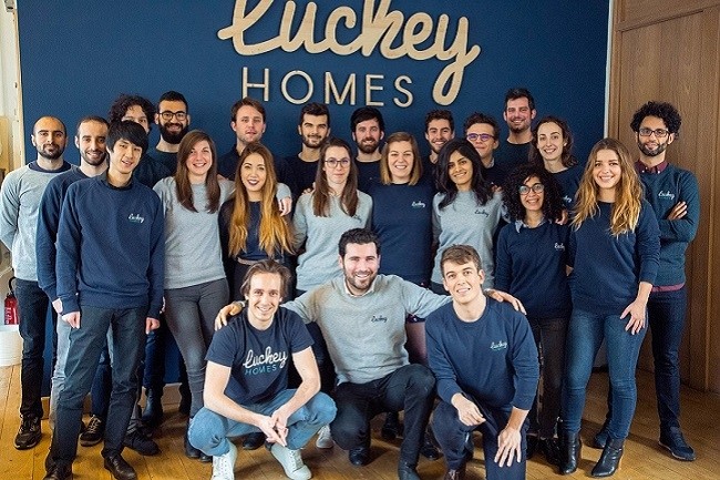 Une bonne performance lors du hackathon organis par Airbnb peut permettre une potentielle embauche chez Luckey, une start-up franaise rcemment rachete par l'Amricain. (Crdit : Luckey)