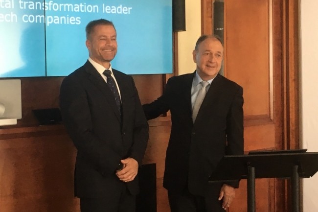 Dominique Cerutti (à gauche), PDG d'Altran, au côté de Paul Hermelin (à droite), PDG de Capgemini, lors de l'annonce du projet de rachat au siège social de Capgemini le 24 juin 2019 dernier. (Crédit : LMI/MG)