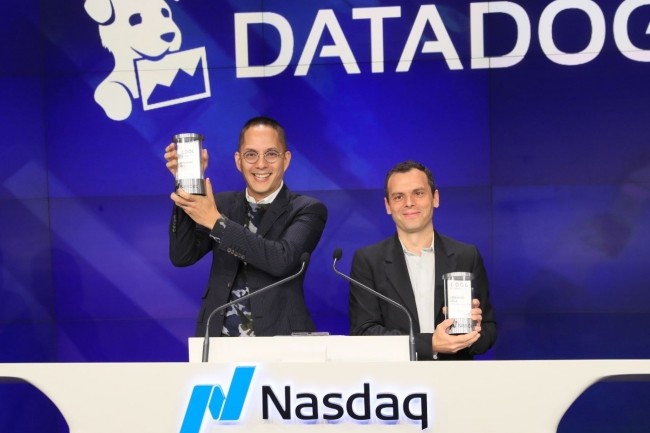 Les deux co-fondateurs de Datadog le jour de l'introduction en bourse du titre DDOG au Nasdaq, de gauche à droite, Alexis Lê-Quoc, CTO de la société, et Olivier Pomel, CEO. (Crédit : Datadog)