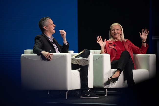 Pour officialiser l'intgration entre IBM et Box, Aaron Levie, CEO de Box, a invit sur scne en introduction Virginia Rometty, prsidente et CEO d'IBM. (Crdit : Box)