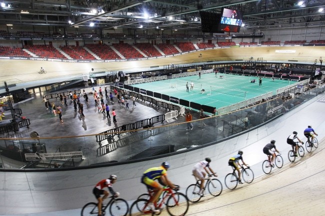 Le vlodrome national de Saint-Quentin en Yvelines, site Olympique pour les jeux de 2024, a t retenu pour tester la 5G sur la bande 26 GHz. (Crdit Photo : Vlodrome National)