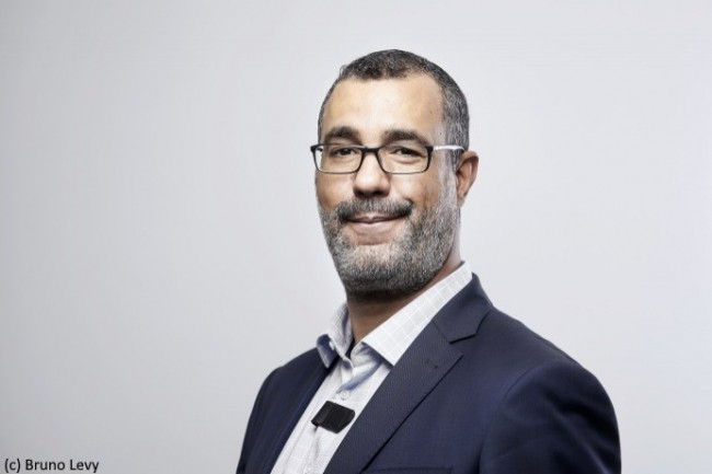 Mounir Ould Ghouil est actuellement le Chef du bureau des achats informatiques et de télécommunication à la Direction des Achats de l’Etat (DAE). 