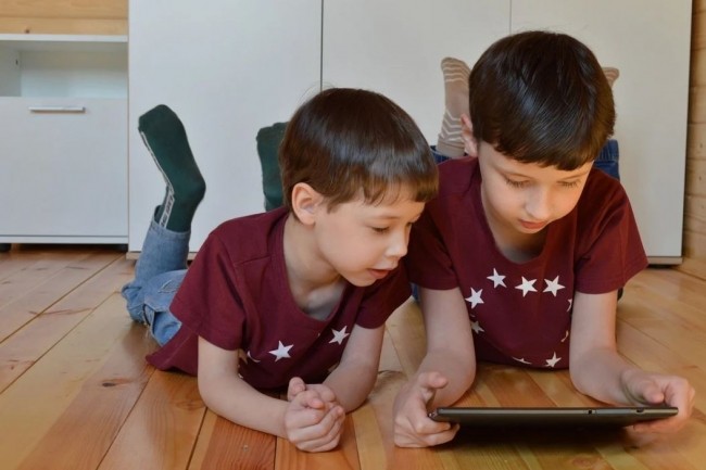 Avec #CodezChezVous, lassociation d'Epitech propose aux enfants confins chez eux de sinitier au code tout en samusant. Pixabay/Victoria_Borodiniva