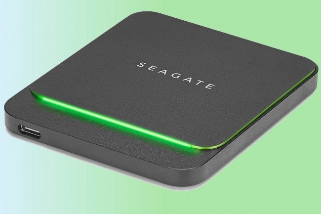 Avec son interface SATA, le Seagate BarraCuda Fast peine à suivre les modèles NVMe vendus à un prix très proche. (Crédit Seagate)