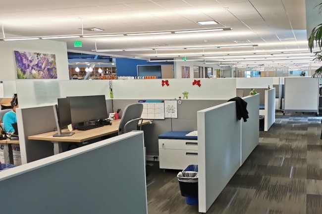 Les confortables bureaux de VMware à Palo Alto sont désormais dépeuplés. (Crédit Serge Leblal)