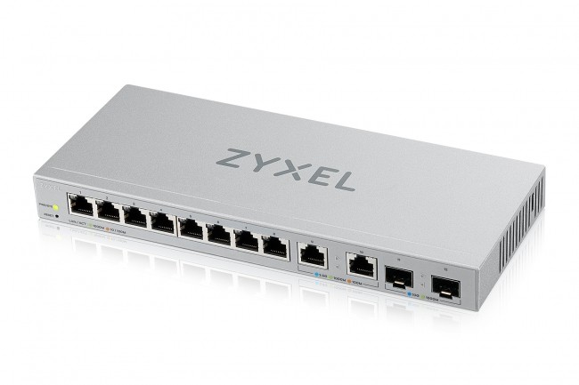 Le XGS1210-12 de Zyxel est un commutateur géré bien fini et silencieux, avec deux ports 2,5 GbE Multi-Gig, deux cages SFP + 10 GbE et 8 connecteurs Gigabit. (Crédit Zyxel) 