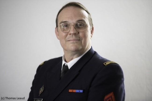 Jusqu’à présent, Dominique Luzeaux était le Directeur adjoint « Plans » de la Dirisi (Direction Interarmées des réseaux d'infrastructure et des SI de la Défense), au Ministère des Armées.
