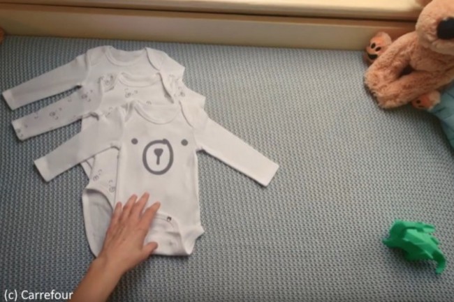 Le lot de trois bodys pour bébé en coton bio fait partie des articles ainsi tracés. (Crédit : Carrefour)