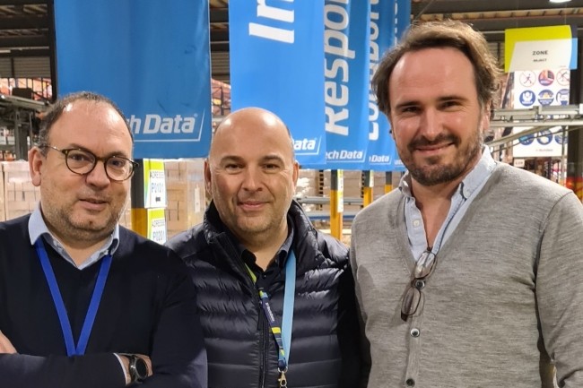 Le directeur des opérations sales et marketing, Pascal Oualid (à gauche), accompagné de Cédric Derville (au centre), directeur logistique, et de Laurent Parpet (à droite), DRH. Tous trois ont lancé et piloté la démarche lean chez Tech Data France.  