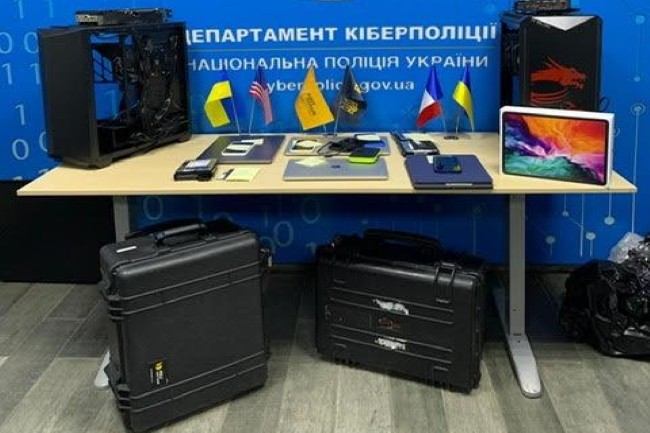 La police ukrainienne en coopration avec la Gendarmerie Nationale, le FBI, Interpol et Europol ont russi  arrt deux personnes d'un gang de ransomware. (Crdit Photo: Interpol)