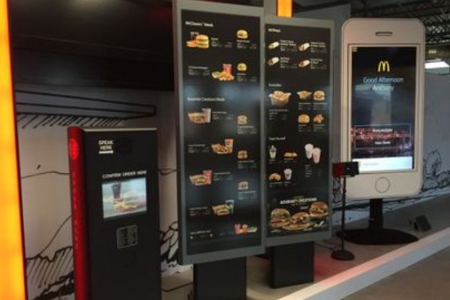 McDonald's teste depuis juin 2021 dans une dizaine de restaurants  Chicago la prise de commandes automatise avec intelligence artificielle. (crdit : D.R.)