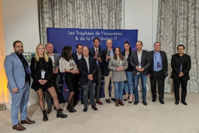 Les lauréants 2021 et membres du jury lors de la soirée de remise des Trophées de la Distribution et de l'Innovation 2021 au Hub Innovation de Bpifrance à Paris. (crédit : D.F.)