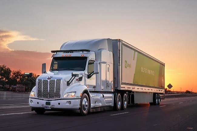 Un camion de Navistar, �quip� du syst�me de conduite autonome de TuSimple, a parcouru 80 miles en Arizona sans chauffeur sur routes ouvertes. (Cr�dit Navistar)