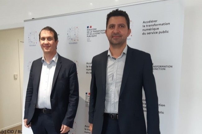 Le 14 septembre 2021, Nadi Bou Hanna (à droite), directeur de la Direction Interministérielle du Numérique (DINUM), et Xavier Albouy, directeur adjoint et directeur du programme Tech.gouv (à gauche) présentaient un bilan de Tech.Gouv.
