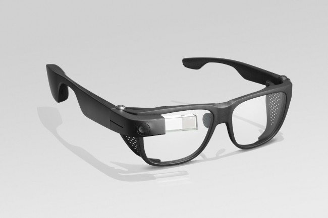Google travaille aujourd'hui sur un projet Iris pour un casque de r�alit� augment�e. En 2012, Google avait d�j� pr�sent� un projet similaire avec ses Glass, rapidement abandonn�es. (Cr�dit : Google)