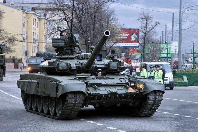 Avant la déferlante des tanks T90, ce sont les cyberattaques qui menacent l'Ukraine, et par ricochets toute l'Europe. (Crédit Виталий Кузьмин/Wikipedia)
