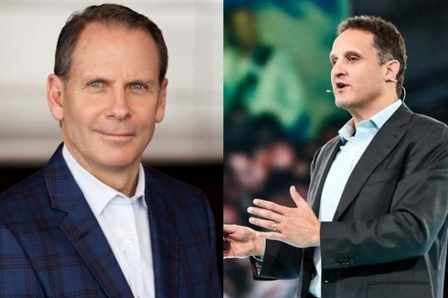Martin Schroeter (CEO de Kyndryl) à gauche et Adam Selipsky (CEO d'AWS) renforcent leurs liens dans un partenariat. (crédit : Kyndryl / Salesforce)
