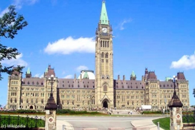 Le Canada (ici le Parlement fdral  Ottawa) a des particularits par rapport aux Etats-Unis, leur voisin. 