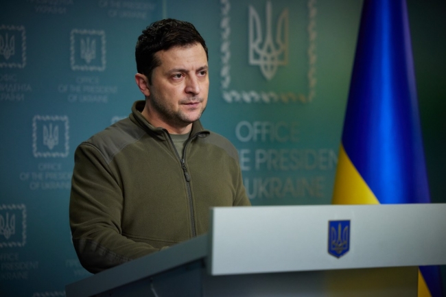 Volodymyr Zelensky, président de l'Ukraine, lors de son discours le 25 février 2022. (crédit : Présidence Ukrainienne)