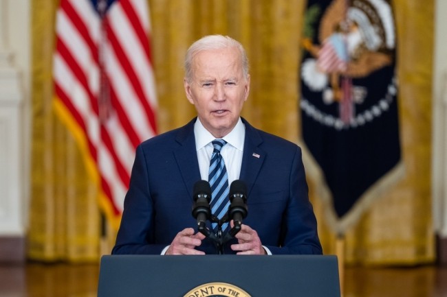 Le pr�sident des Etats-Unis, Joe Biden, a annonc� que plusieurs restrictions seraient appliqu�es � l'encontre de la Russie, notamment en restreignant 