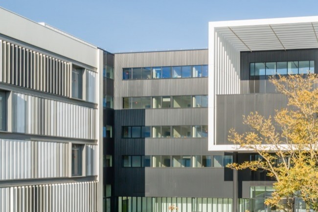 Le nouveau bâtiment du Centre de biologie intégrative, sur le campus de l’université Toulouse III - Paul Sabatier, a été équipé en FTTO par Nexans et Spie. (crédit : Université de Toulouse)