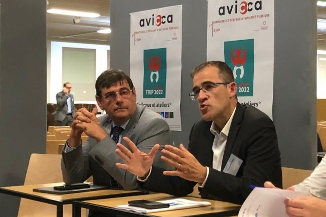 Patrick Chaize, président de l'Avicca (à gauche), et Philippe Le Grand, président d'InfraNum (à droite), ont fait le point sur le chantier du déploiement de la fibre sur l'ensemble du territoire. (Crédit : C.S.)