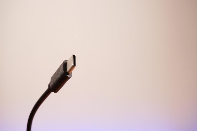 ChromeOS va lancer des alertes sur les câbles UBS-C de mauvaise qualité. (Crédit Photo: Millomaker/Pixabay)
