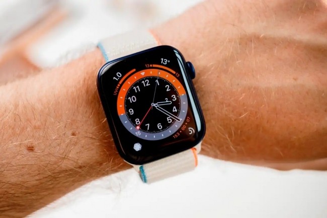 Les rumeurs vont bon train sur l'Apple Watch 8 qui pourrait proposer de prendre la temp�rature du corps, un cas utile notamment en cas de fi�vre. (Cr�dit : IDG)