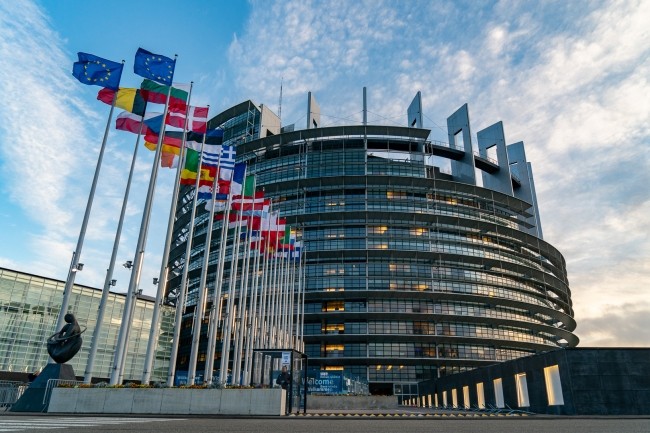 Le Parlement européen a procédé au vote final qui a conduit à la validation des textes DSA et DMA. (Crédit : Parlement européen)