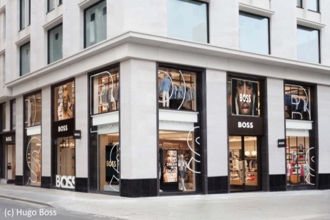 Partout dans le monde, les boutiques Hugo Boss (ici celle d’Oxford Street à Londres) vont toutes être équipées de la solution.