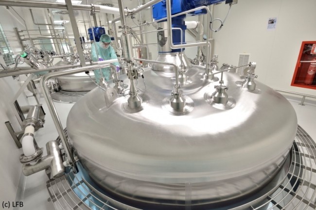 Dans son usine située aux Ulis, en région parisienne, l'unité de production de LFB dispose de réacteurs biologiques de haute capacité.