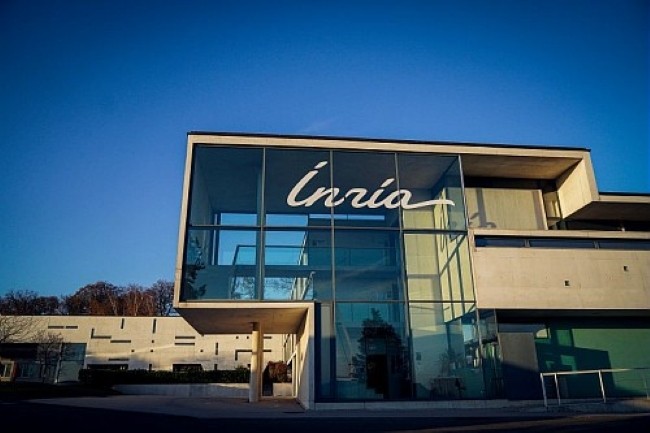 L'Inria, dont le siège est basé à Rocquencourt (78), possède des antennes en régions et travaille notamment à la mise à disposition de formations gratuites en ligne (Mooc) au plus grand nombre. (Crédit : Inria)
