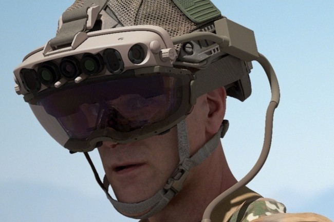 Selon une tude du Pentagone, les casques Hololens de Microsoft adapts pour l'arme US provoqueraient des maux de tte, de fatigue oculaire et des nauses. (Crdit Photo : Microsoft) 