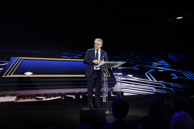 Luca De Meo, CEO de Renault Group, a détaillé la stratégie du groupe pour les prochaines années avec en particulier un partenariat renforcé avec Google Cloud. (Crédit Photo : Renault)