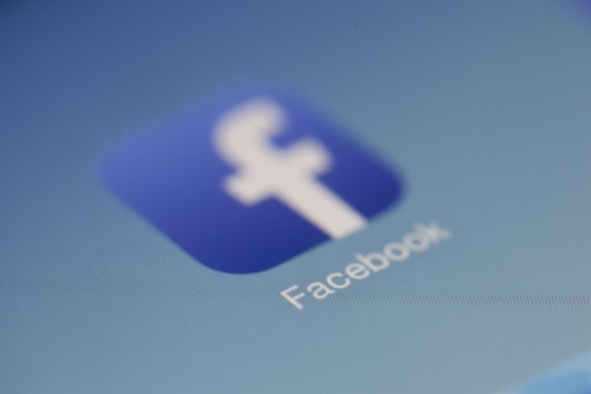 La possibilité de data scraping offerte par Facebook et Instagram a été condamnée par la Cnil Irlandaise. (Crédit Photo : LoboStudioHambourg/Pixabay)