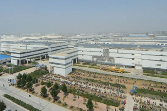Le mois dernier, la plus grande usine d'assemblage d'Apple à Zhengzhou, en Chine, a été temporairement fermée en raison de la politique zéro Covid du gouvernement. L'ampleur de l'évènement a probablement incité Apple à accélérer le transfert de davantage d'opérations hors du pays. Crédit photo : D.R.